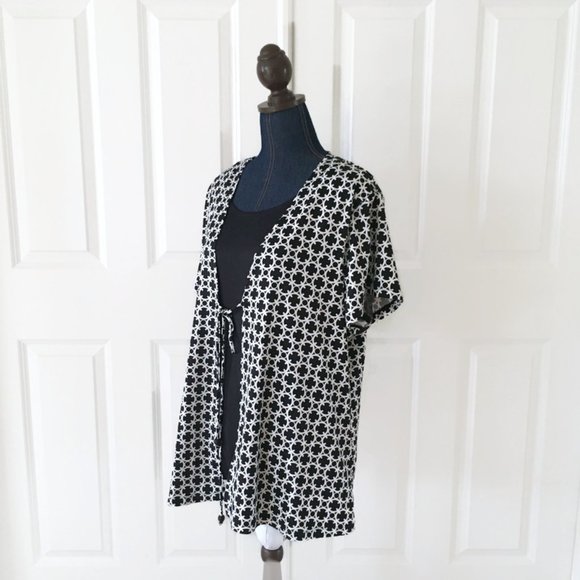 Notations Black and White Abstract Layered Top 3X - Picture 4 of 12